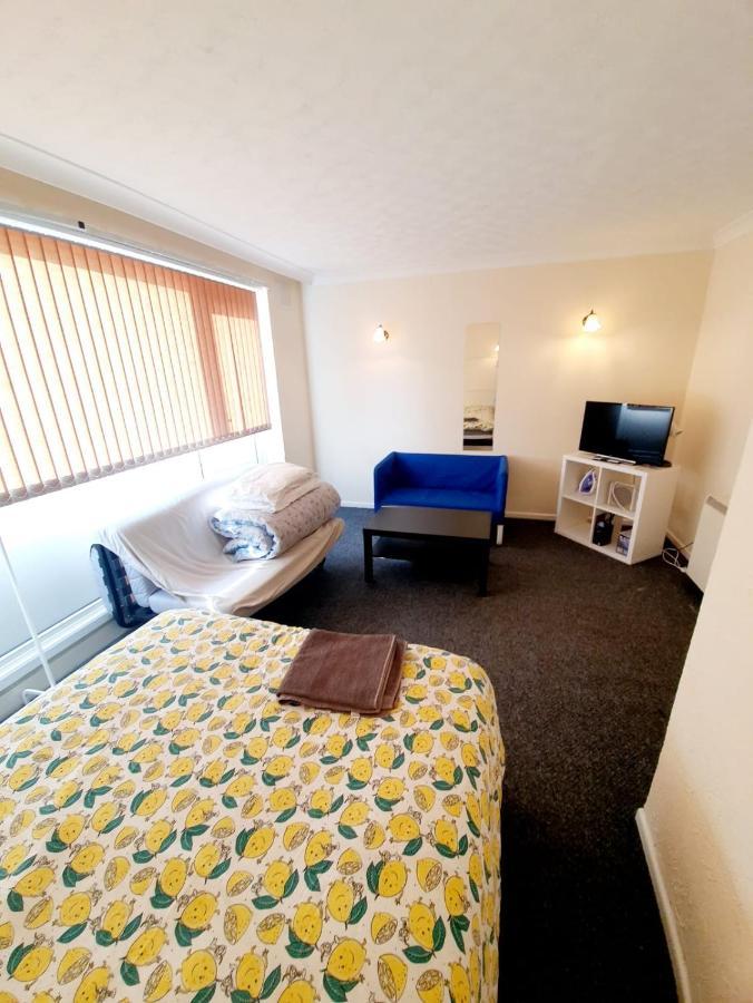 Rayleigh Town Centre 3 Bedroom Apartment Exterior photo