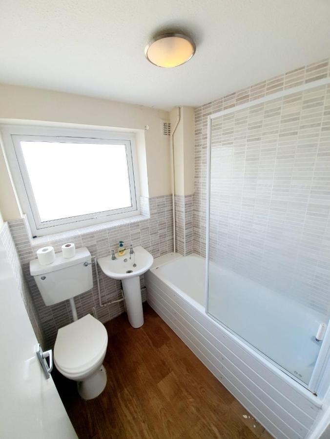 Rayleigh Town Centre 3 Bedroom Apartment Exterior photo